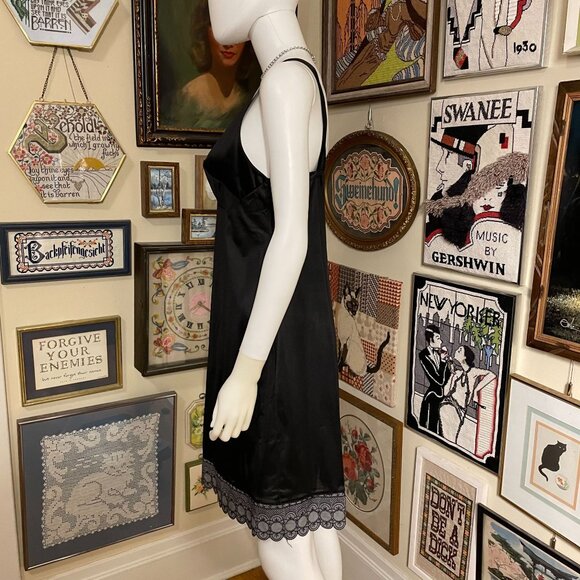 60s Vintage Sears Black Nylon Slip with Unusual Lace Hem & Bow Detail Size 34 - Picture 4 of 7